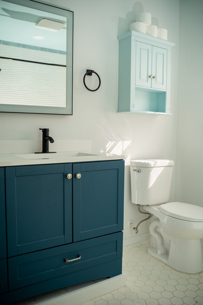 Building Photo - 9245 Summit Dr