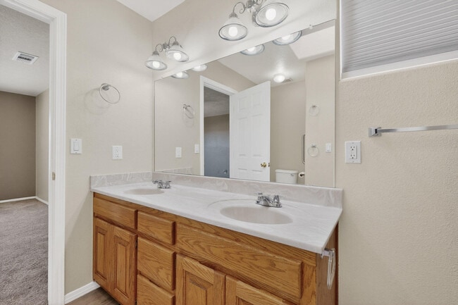 Building Photo - 16 Sheba Pl