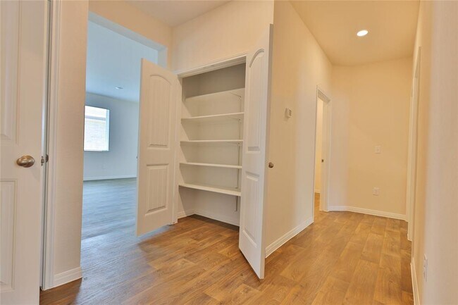 Building Photo - 132 Mackinac Ln
