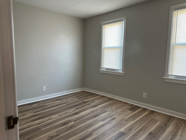 Building Photo - 13 Aldrich Ave