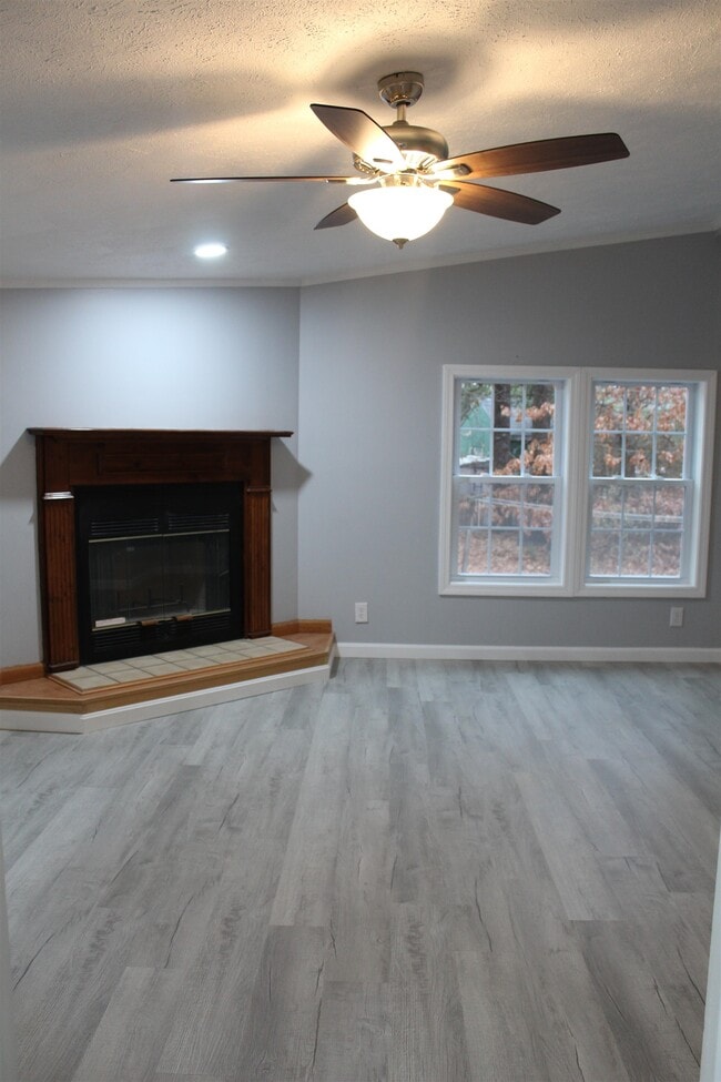 Building Photo - 6 Laura Ln