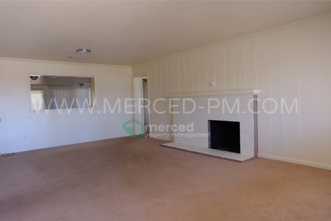 Building Photo - 15290 Sunset Dr