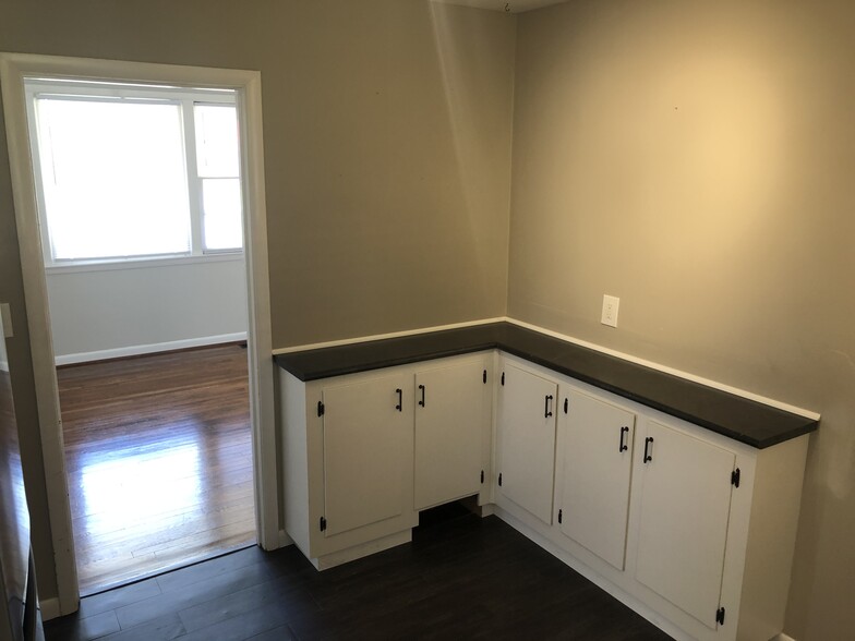 Kitchen - 611 Thrush Pl