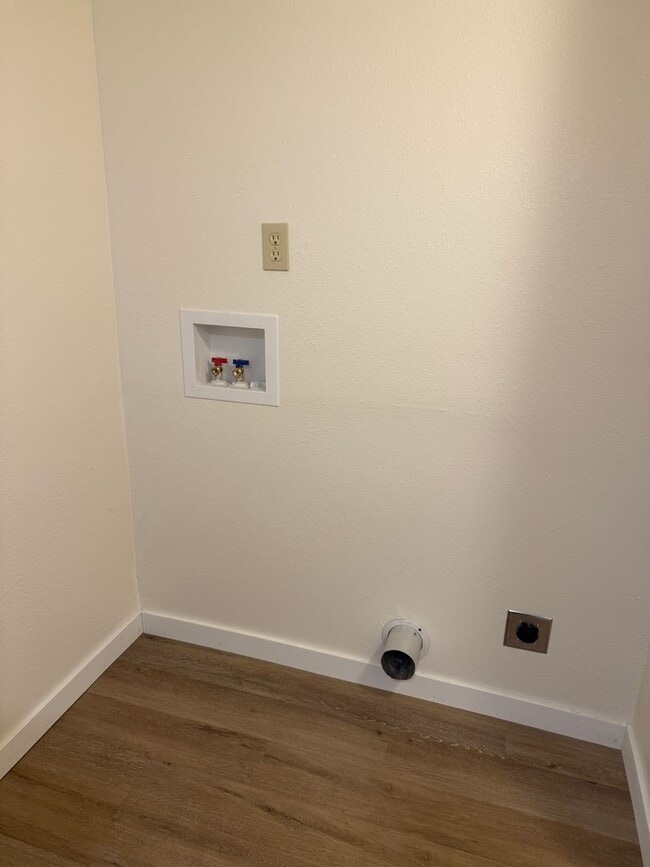 Building Photo - 15144 Sitkum Ln