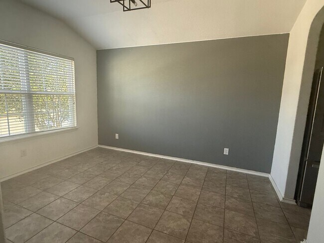 Building Photo - 10550 Rhyder Ridge