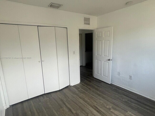 Building Photo - 609 SW 10th St