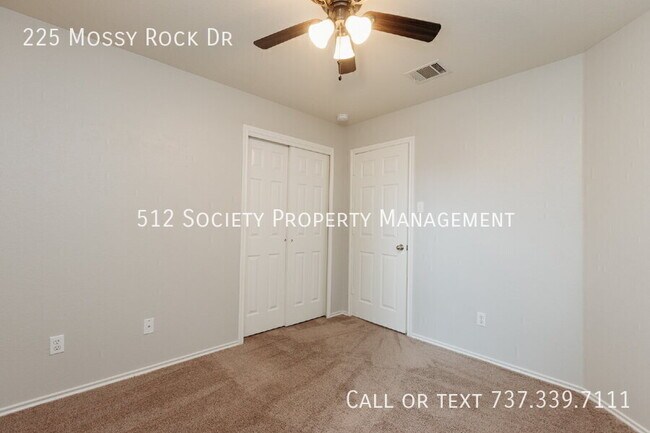 Building Photo - 225 Mossy Rock Dr