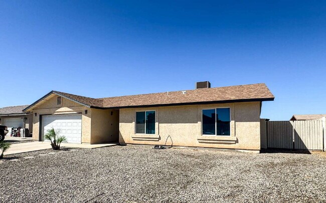 Building Photo - "Spacious 3 Beds, 2 baths Home with Inviti...
