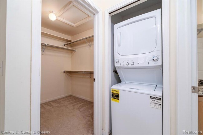 Building Photo - 50529 Beechwood Ct