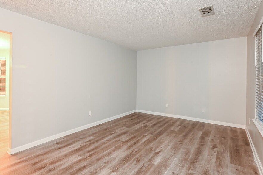 Building Photo - 1243 Shady Brook Ct