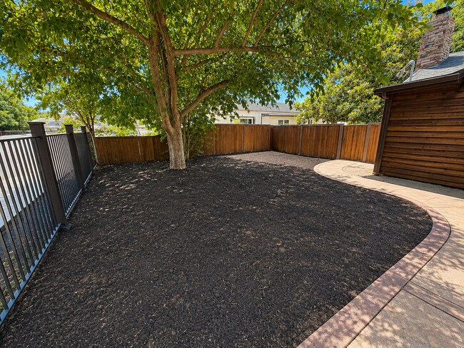 Building Photo - 2245 Ceanothus Ave