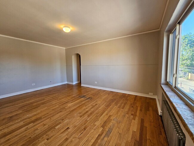 Building Photo - Charming Large 1 Bedroom in the Heart of the City