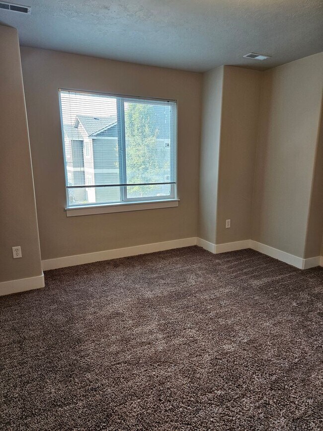 Building Photo - AVON16698