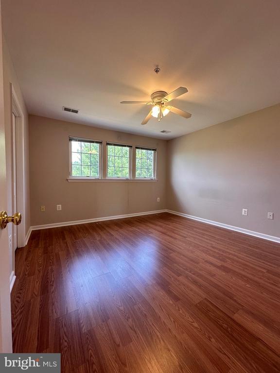 Building Photo - 9400 Birchwood Ct W