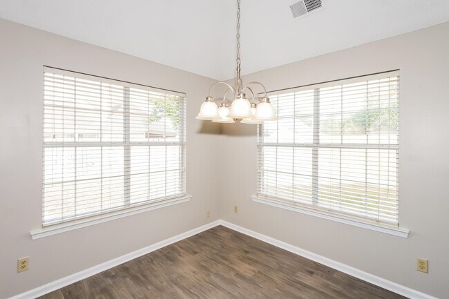 Building Photo - 1168 Red Fern Cir W