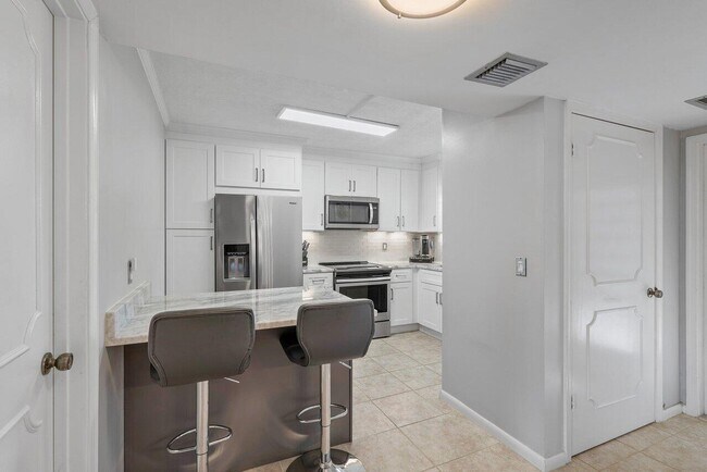 Building Photo - 2420 Deer Creek Country Club Blvd