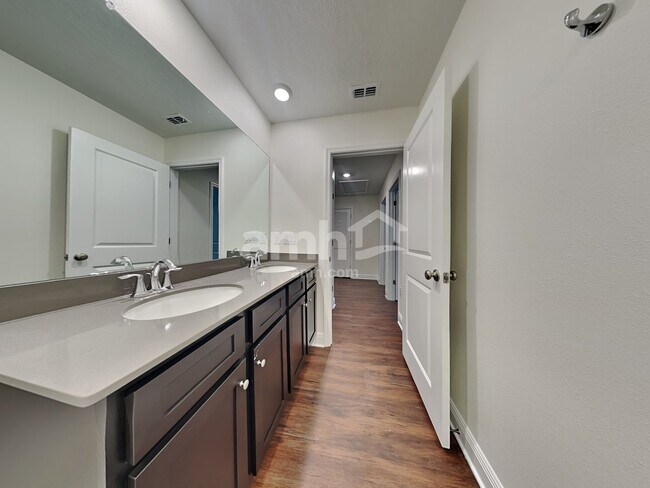 Building Photo - 27341 St Andrews Ave