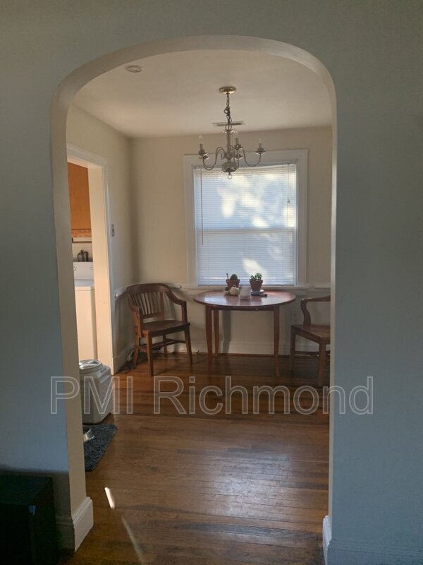 Building Photo - 2705 Dellrose Ave