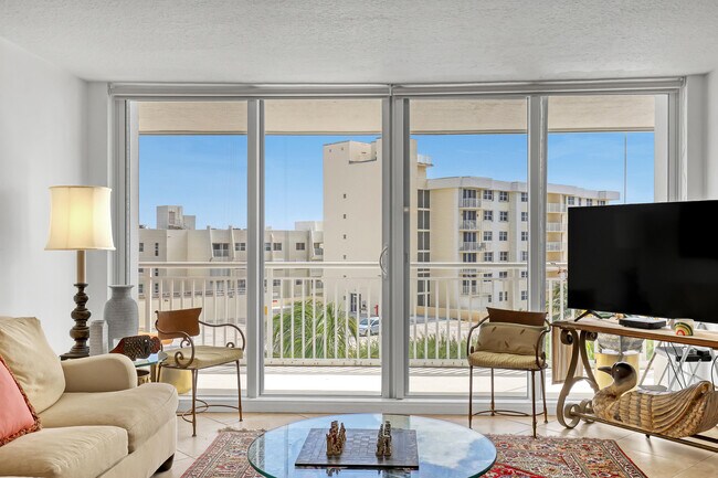 Building Photo - 3546 S Ocean Blvd