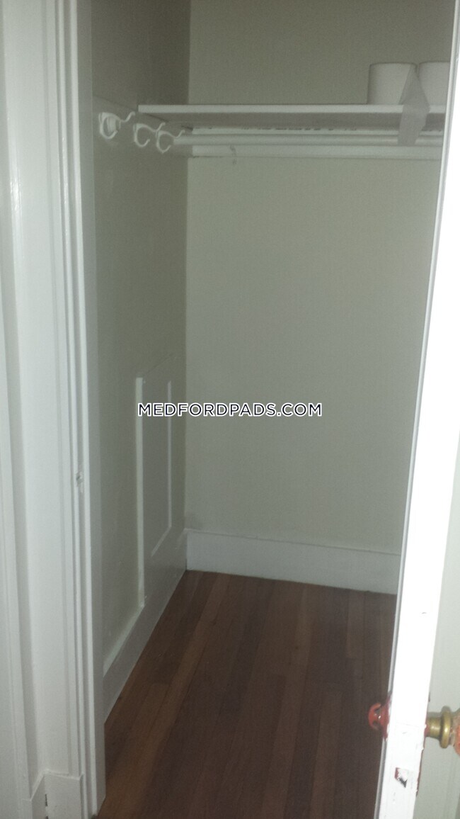 Building Photo - 63 Fellsway W