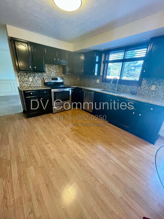 Building Photo - 32467 S Roundhead Dr