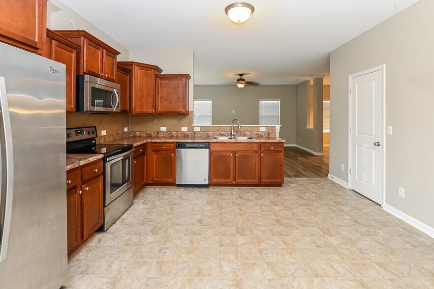 Building Photo - 3343 Saddlebrook Dr