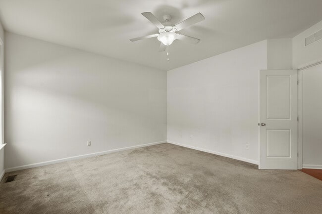 Building Photo - 307 Farmhouse Trail