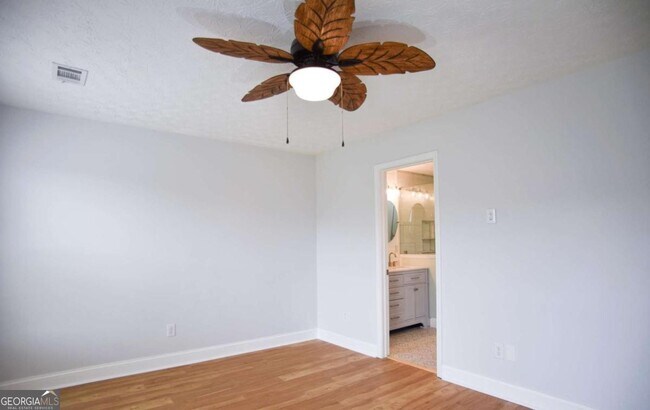 Building Photo - 6616 Splashwater Dr