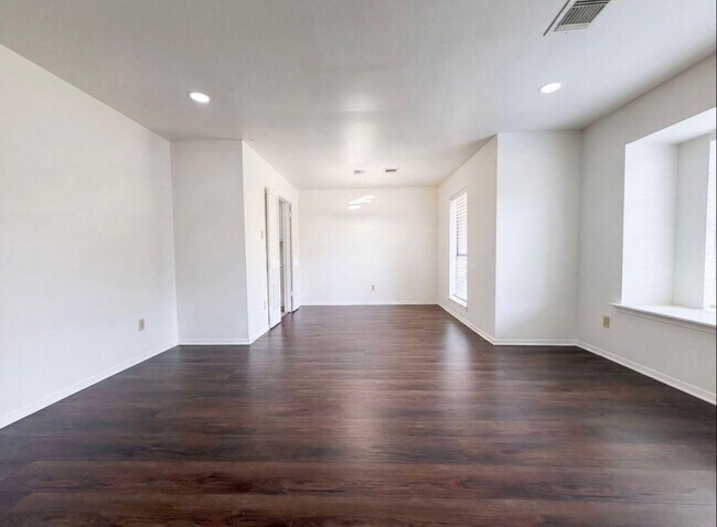 Building Photo - 6623 Vialinda Dr