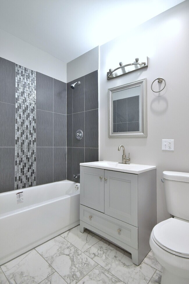 Building Photo - 4105 W 21st Pl