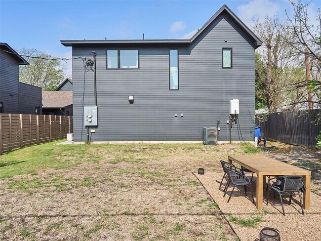 Building Photo - 4427 Gillis St