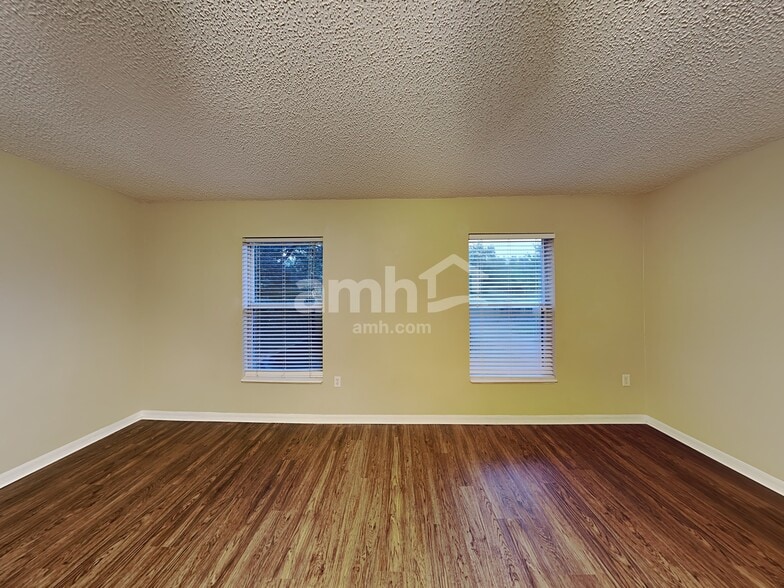 Building Photo - 930 Mayfair St