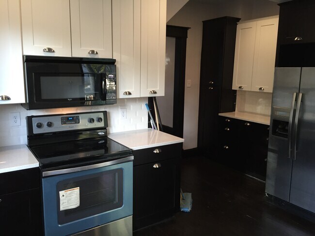 Building Photo - 1603 E Michigan St