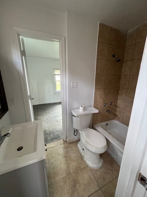 Building Photo - 2425 N Lynwood Dr