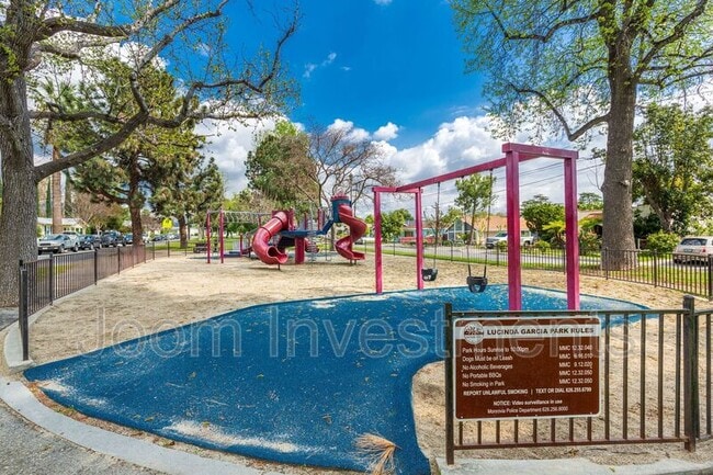 Building Photo - 818 Mayflower Ave