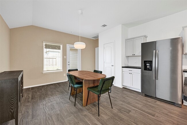 Building Photo - 24323 Elmwood Falls Dr