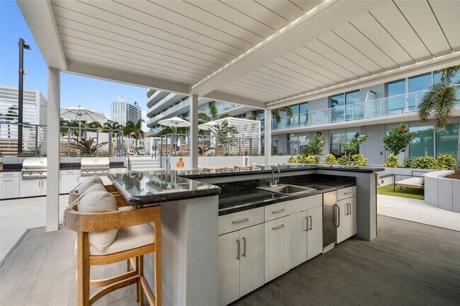 Building Photo - 400 Central Ave