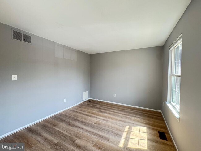 Building Photo - 6674 Ducketts Ln