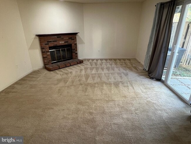 Building Photo - 18002 Sunset Lake Ct