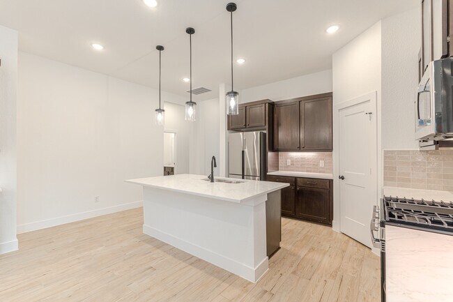 Building Photo - 719 Campbell Xing Ct