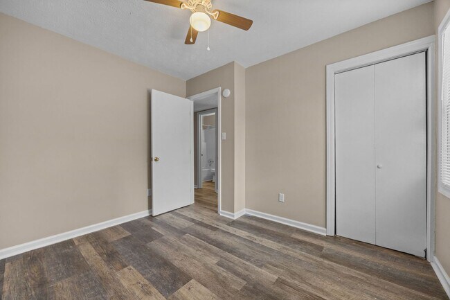 Building Photo - 735 Ashbrook Rd