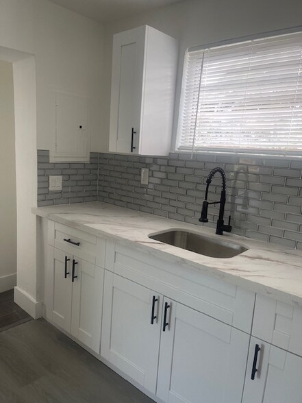 Building Photo - 5934 Buchanan St