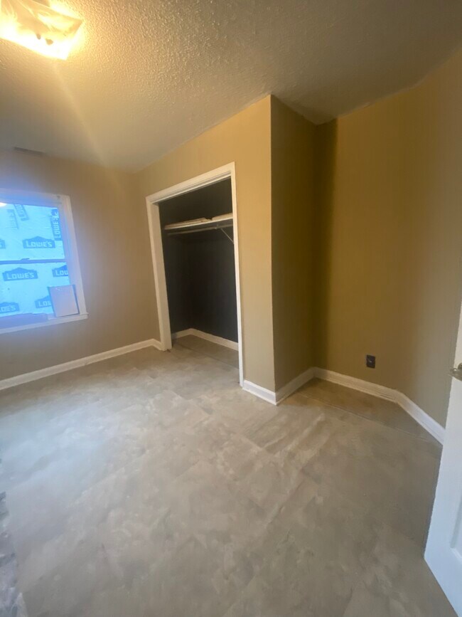 Building Photo - 113 Woodlawn Ave