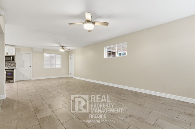 Building Photo - 1901 N 48th Pl