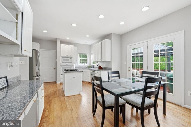 Building Photo - 6355 Willowfield Way