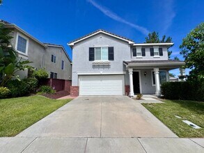 Building Photo - Beautiful 3 Bedroom two story South Temecu...