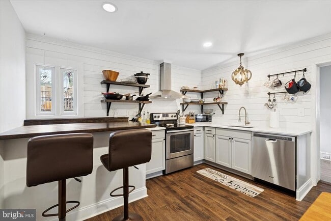 Building Photo - 138 Hall St