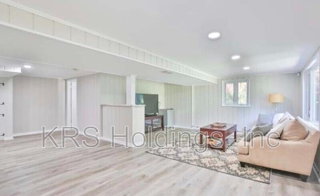 Building Photo - 7110 Murray Ln