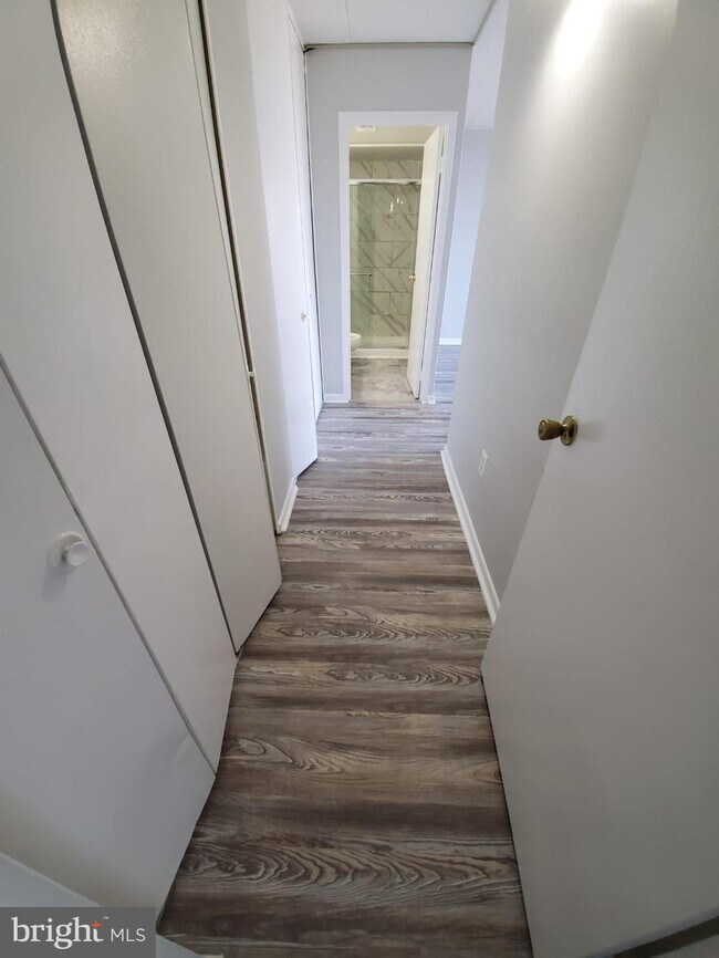 Building Photo - 401 Cooper Landing Rd