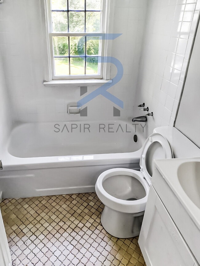 Building Photo - Move in before November 15th and choose yo...